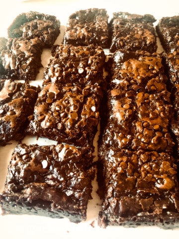 vegan fudge brownies cut and in 16 pieces