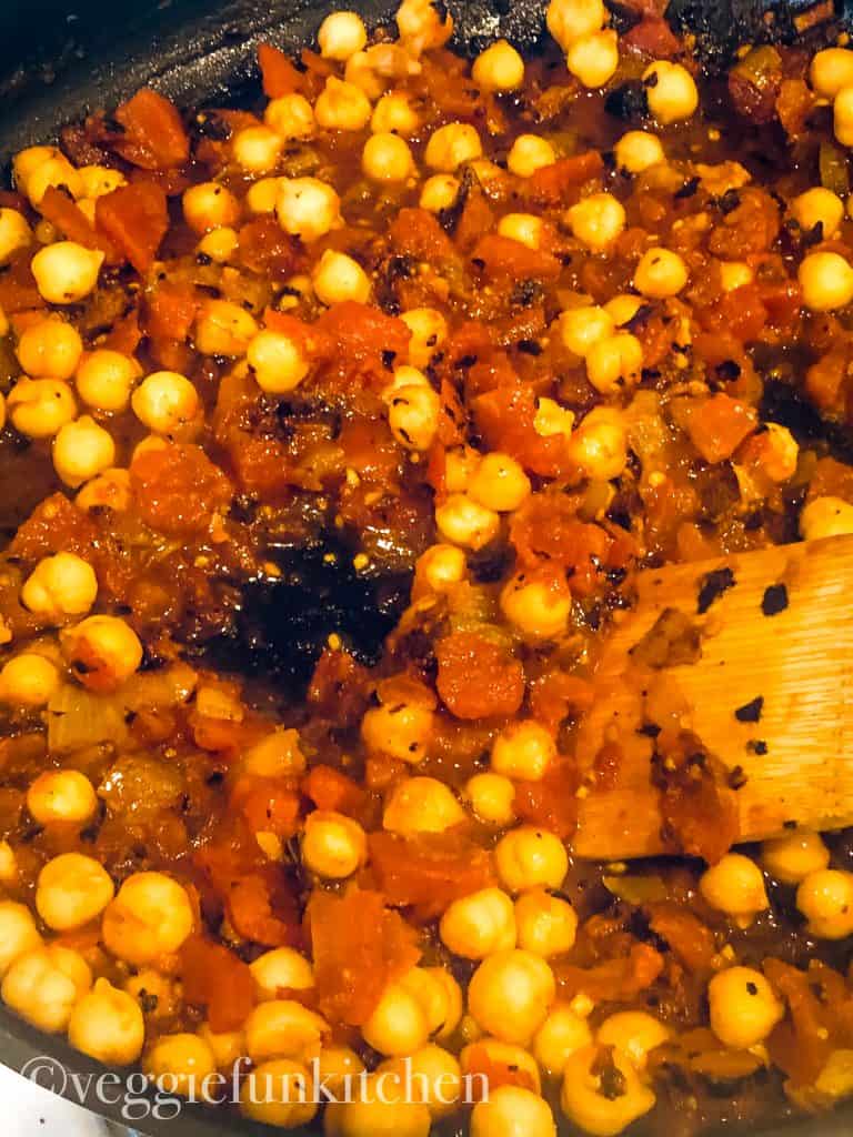 chickpea and tomato mixture