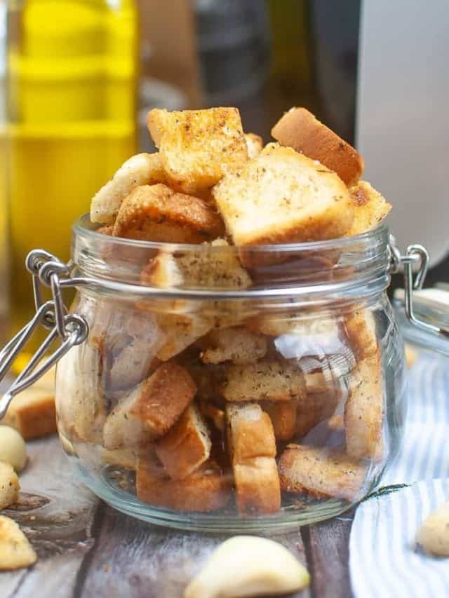 How to Make Garlicky Air Fryer Croutons