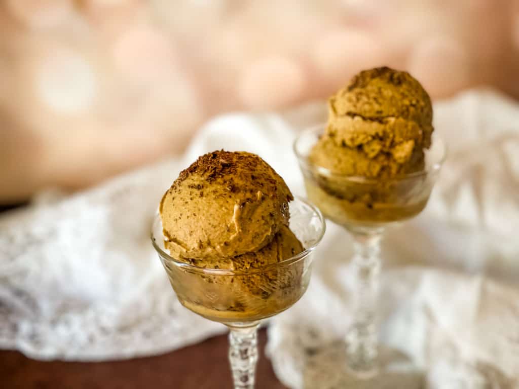 vegan haagen daz coffee ice cream copycat in glass goblets with chocoolate shavings