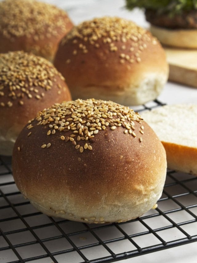 Soft Homemade Vegan Burger Buns: Easy and Natural Ingredients!