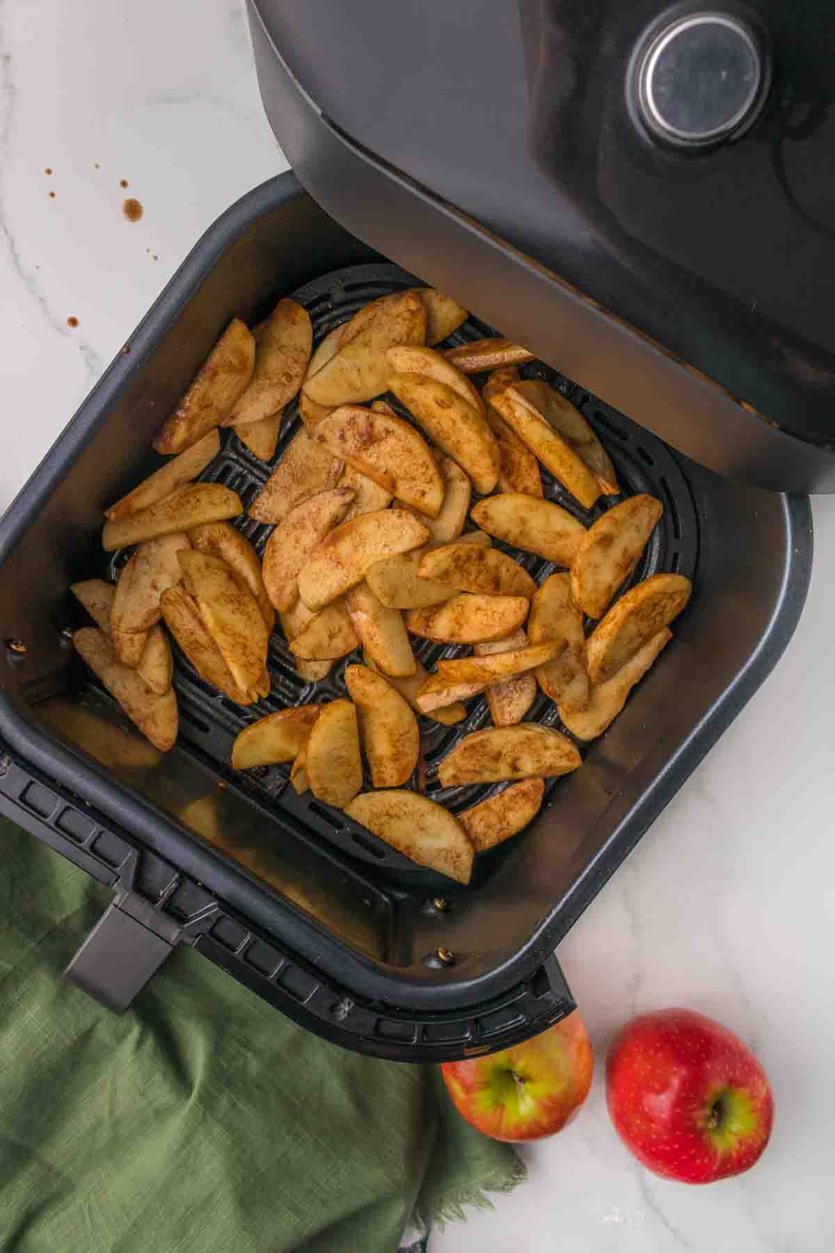 Air Fryer Apple Slices with Cinnamon and Brown sugar, OilFree Veggie