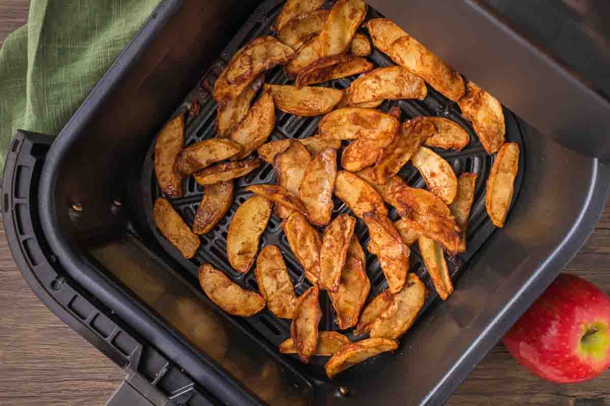 Air Fryer Apple Slices with Cinnamon and Brown sugar, OilFree Veggie